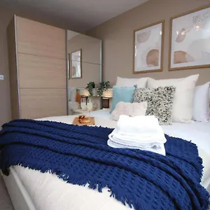 Apartment The Observatory By Mia Living 2 Bedroom Overlooking With Free Parking, Swansea