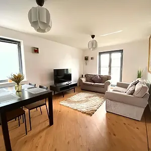 Apartment Lovely 2-bedrooms Step To The, Swansea