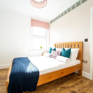Redhill Garland- 1 Bed Ground Floor By Lgw Short Lets , Redhill (Surrey) United Kingdom