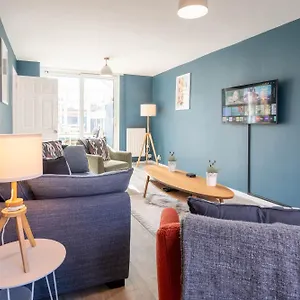 Gatwick Place - 4 Bed 2 Bath Self Contained House With Private Garden , Horley United Kingdom